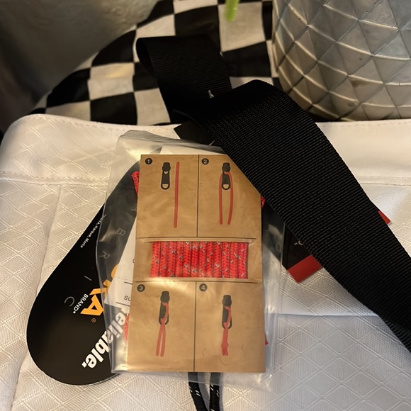 Vans Construct bag. White and black. Can hold a skateboard through the back. NWT - Picture 16 of 16